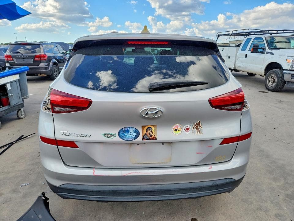 2020 HYUNDAI TUCSON SE 6