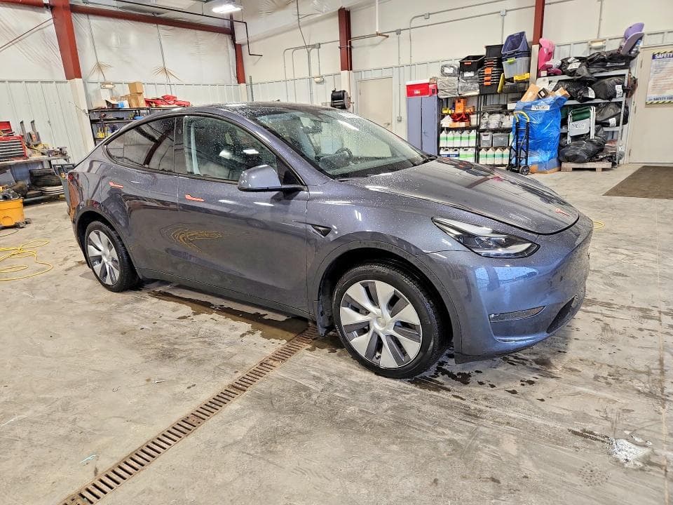 2023 TESLA MODEL Y 4