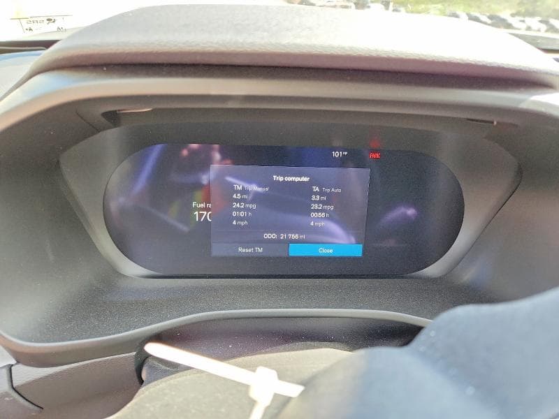 2025 VOLVO XC40 CORE 9