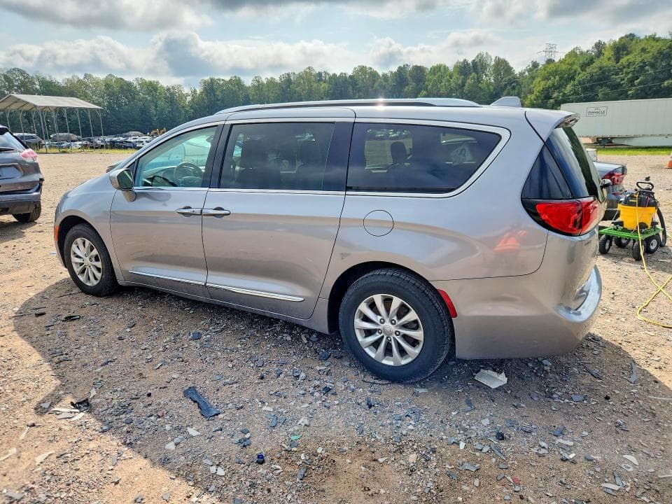 2019 CHRYSLER PACIFICA TOURING L 2