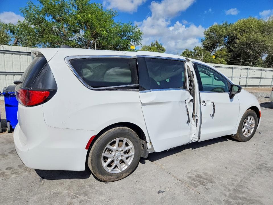 2026 CHRYSLER VOYAGER LX 3