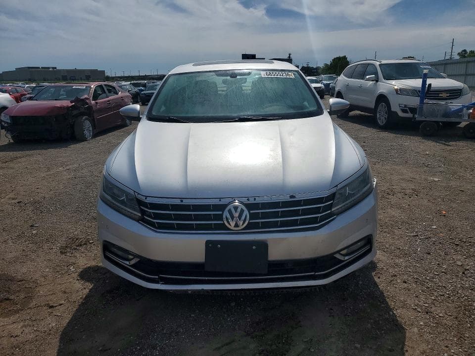 2017 VOLKSWAGEN PASSAT SE 5