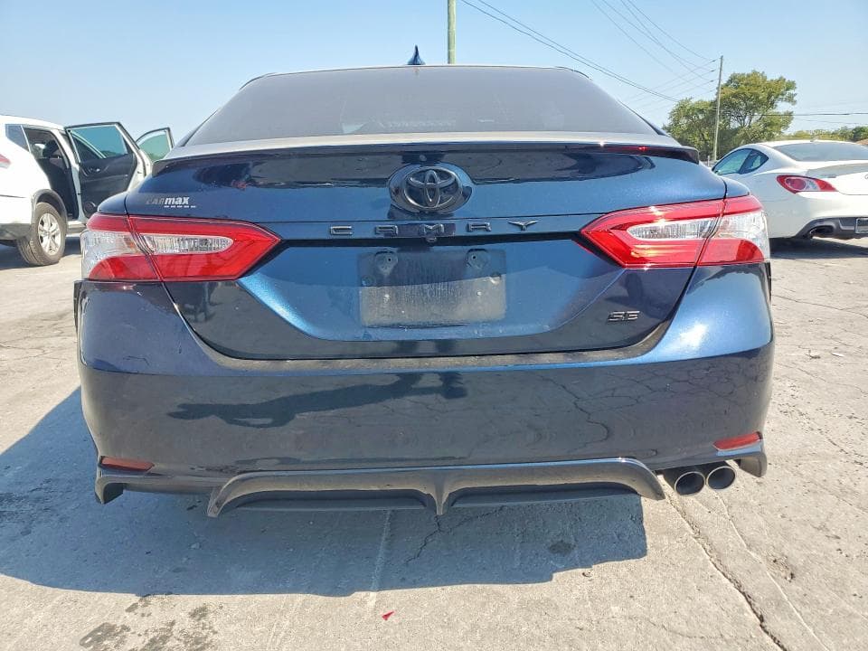 2020 TOYOTA CAMRY SE 6
