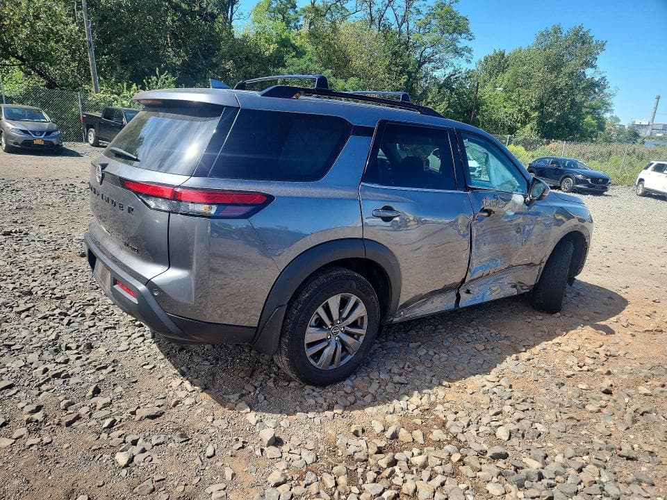 2024 NISSAN PATHFINDER SV 3