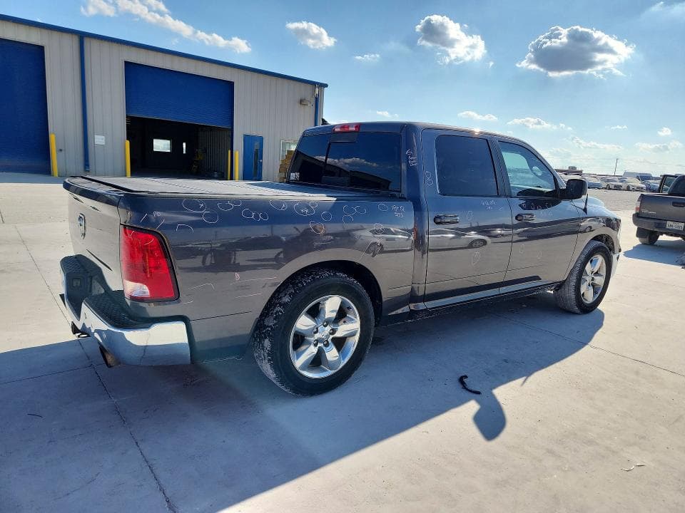 2019 RAM 1500 CLASSIC SLT 3