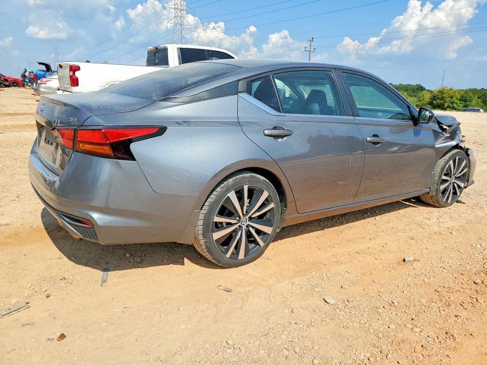2021 NISSAN ALTIMA SR 3