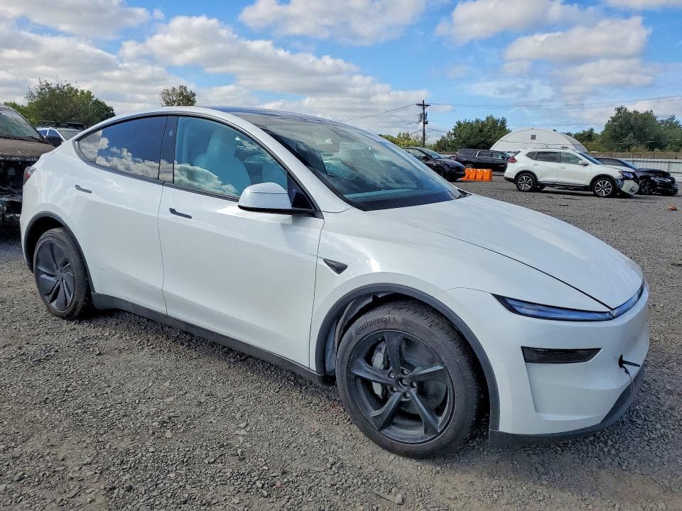 2026 TESLA MODEL Y 4