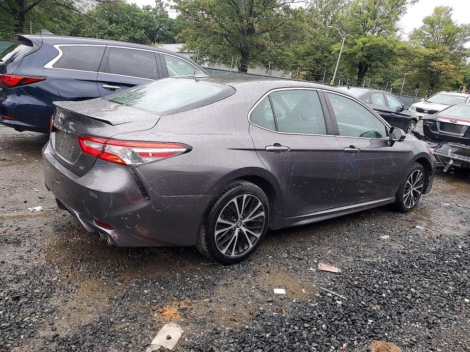 2020 TOYOTA CAMRY SE 3