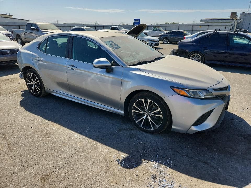 2020 TOYOTA CAMRY SE 4