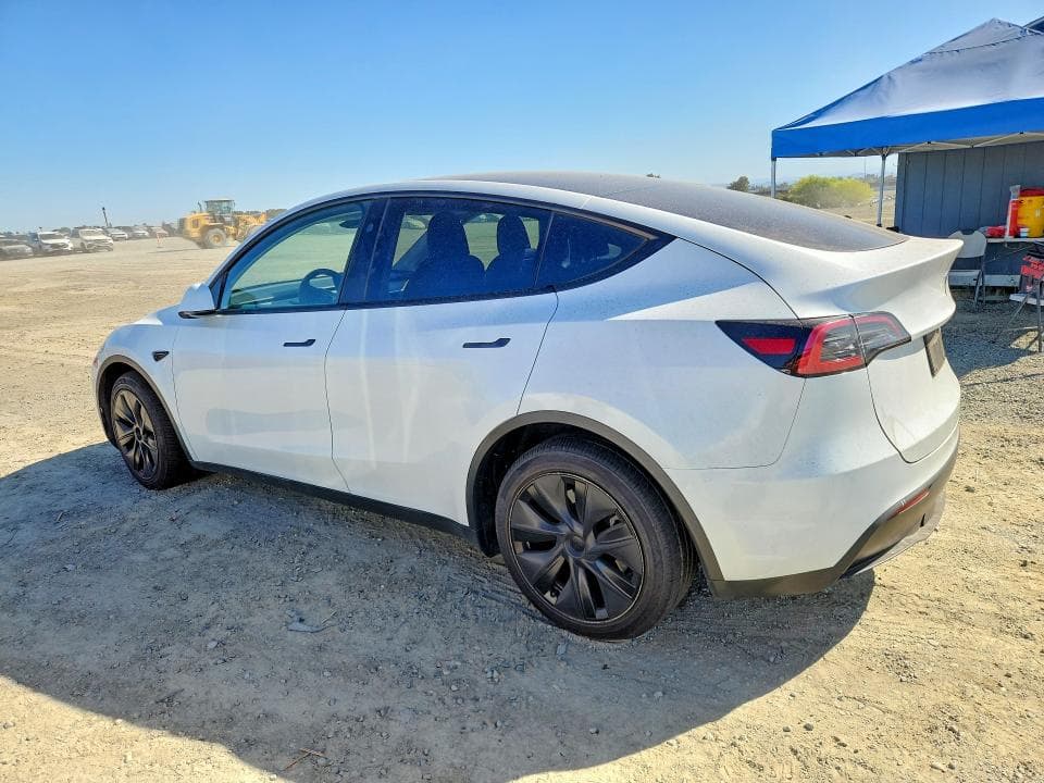 2025 TESLA MODEL Y 2
