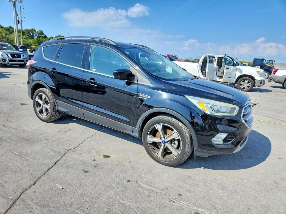 2017 FORD ESCAPE SE 4