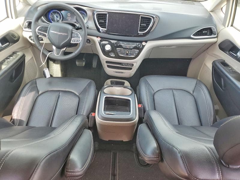 2024 CHRYSLER PACIFICA TOURING L 8