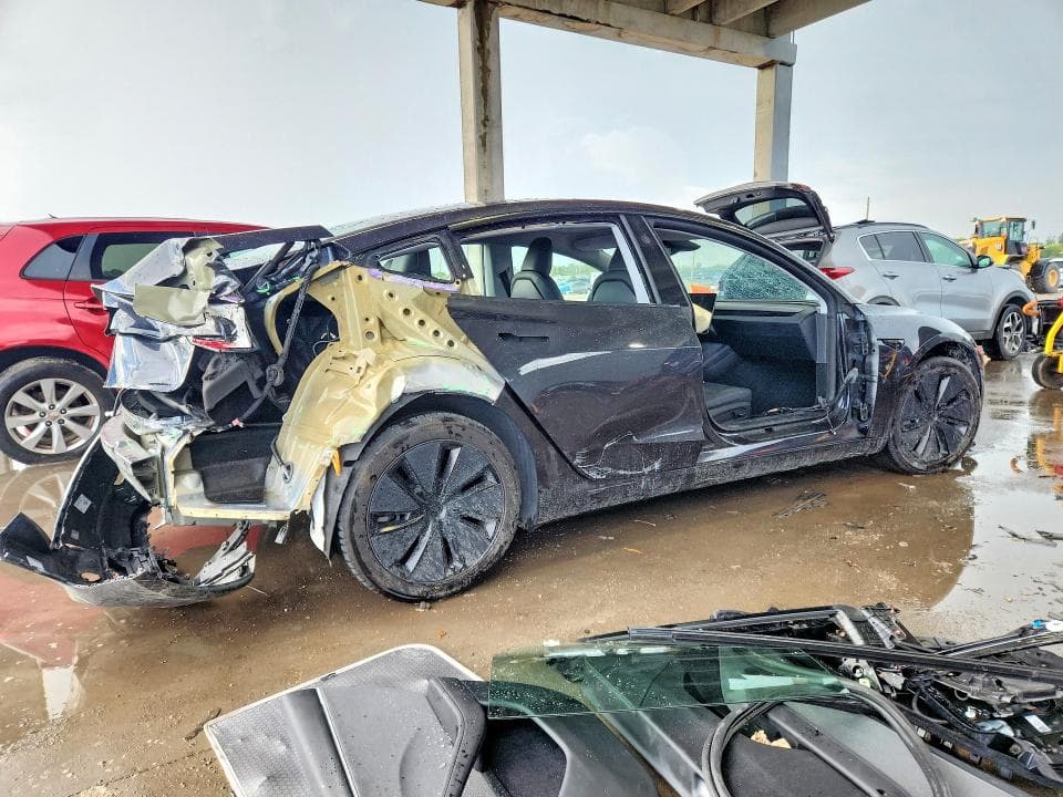 2025 TESLA MODEL 3 3