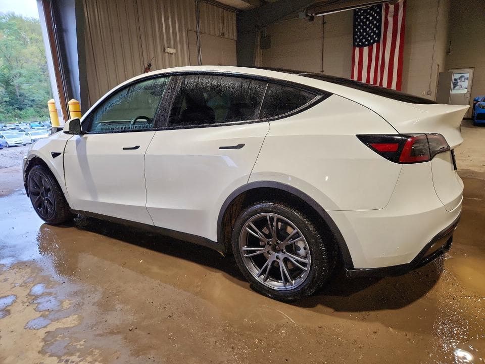 2025 TESLA MODEL Y 2