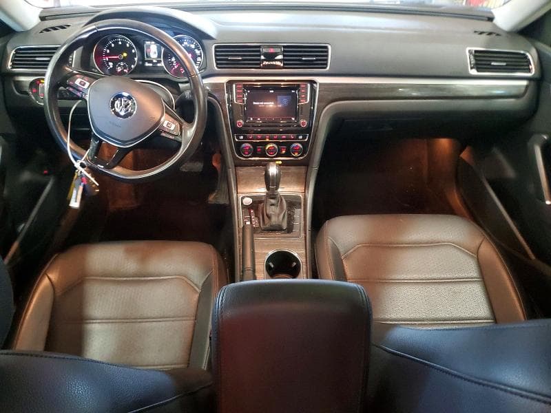 2018 VOLKSWAGEN PASSAT SE 8