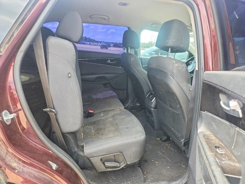 2017 KIA SORENTO LX V6 11