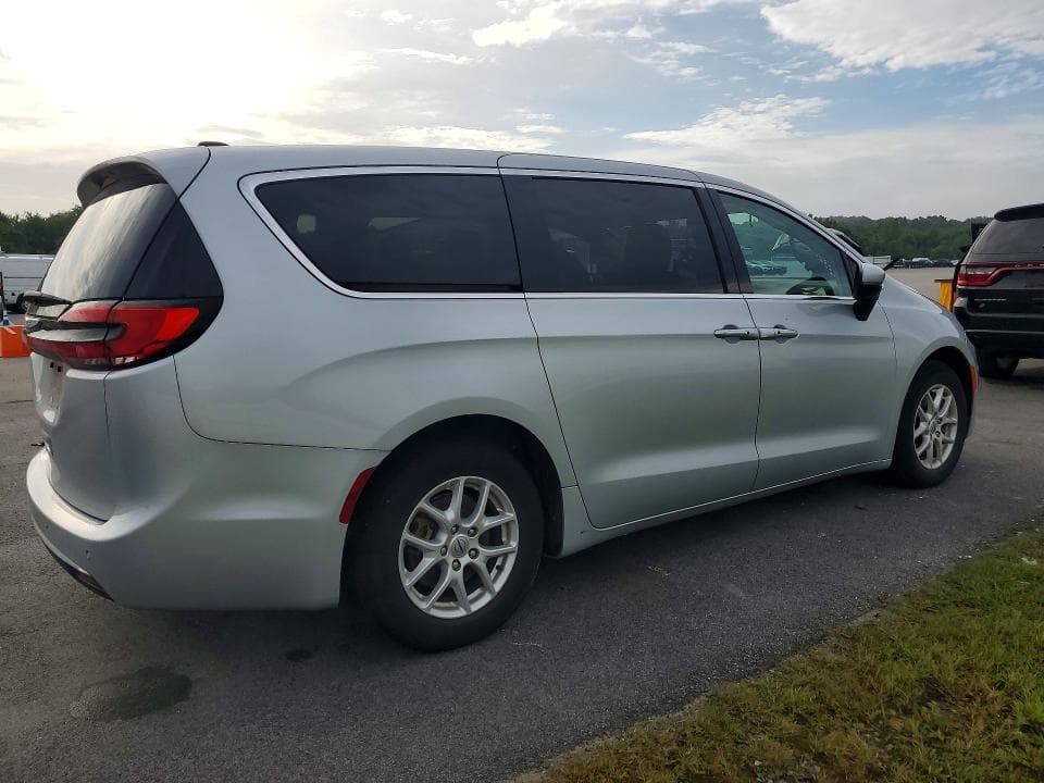 2023 CHRYSLER PACIFICA TOURING L 3