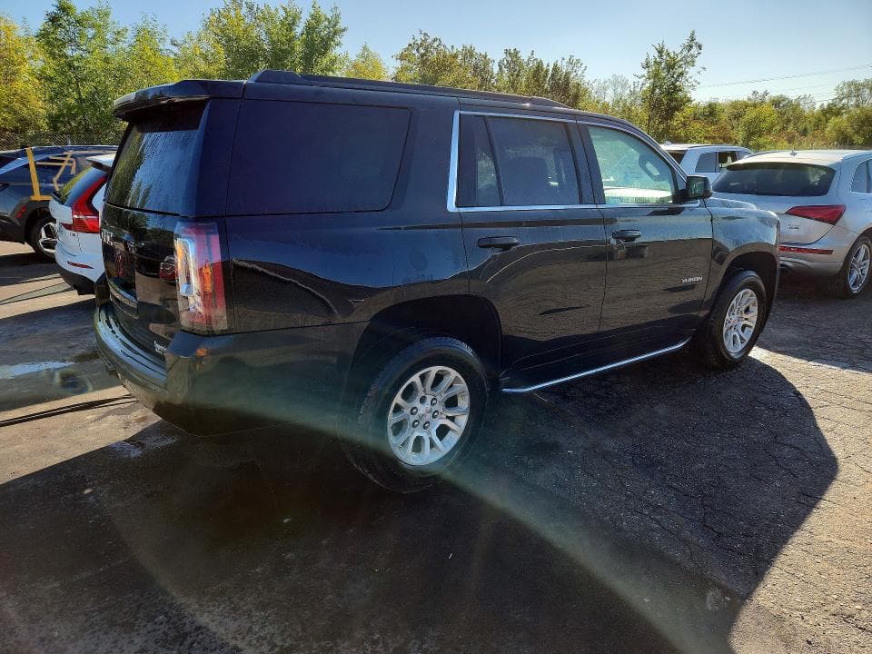 2017 GMC YUKON SLE 3