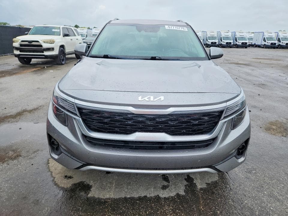 2022 KIA SELTOS S 5