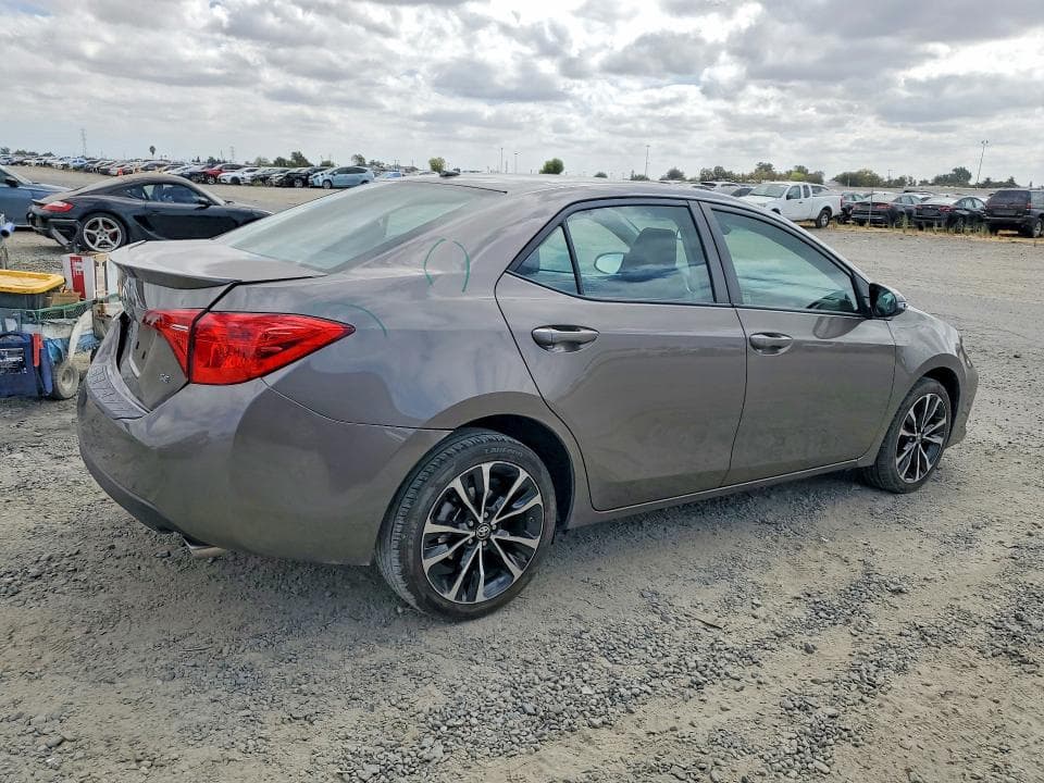 2017 TOYOTA COROLLA SE 3