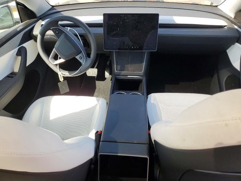 2026 TESLA MODEL Y 8