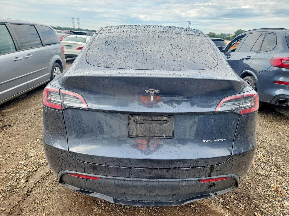 2025 TESLA MODEL Y 6