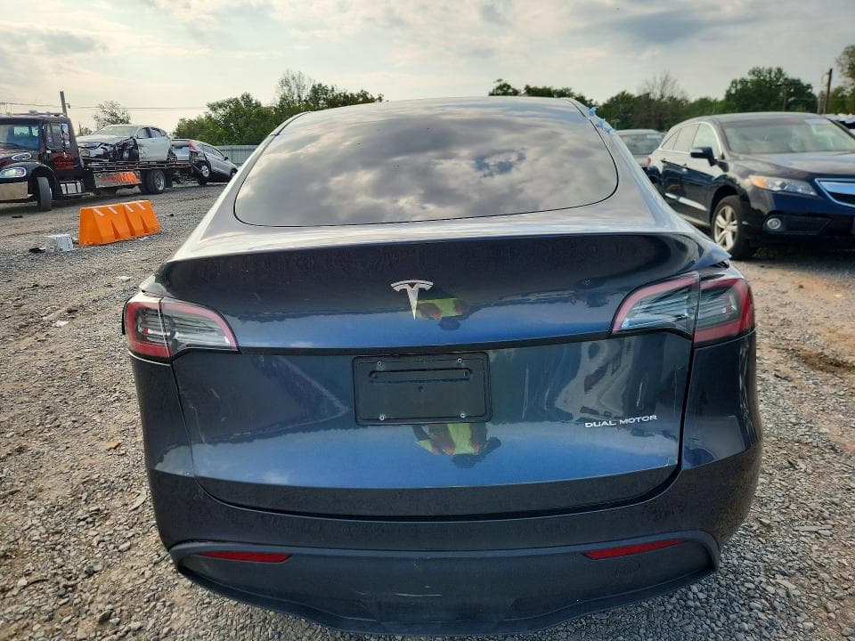 2024 TESLA MODEL Y 6