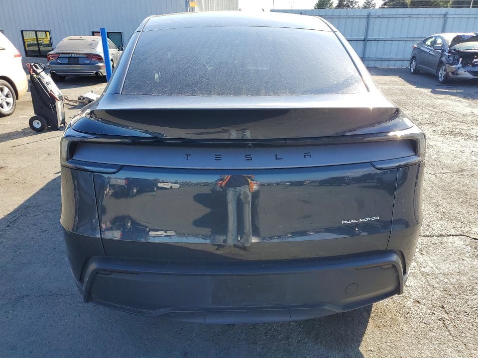 2026 TESLA MODEL Y 6