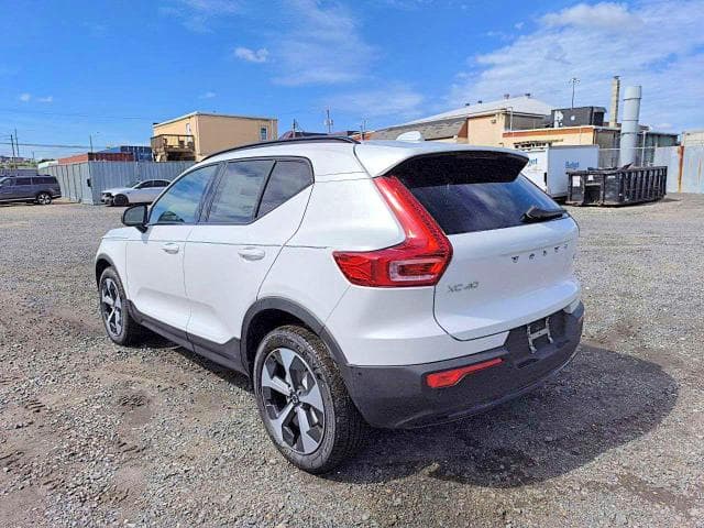 2026 VOLVO XC40 PLUS 2