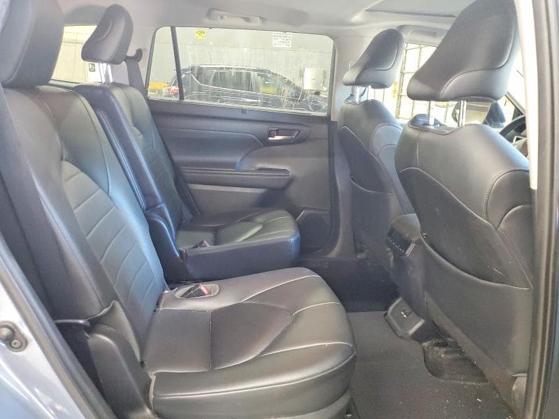 2020 TOYOTA HIGHLANDER XLE 11