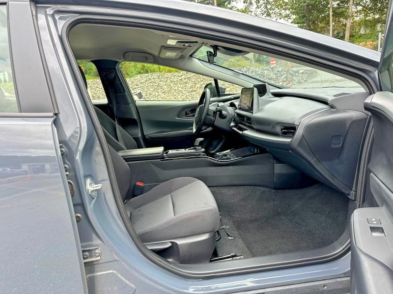 2025 TOYOTA PRIUS LE 8