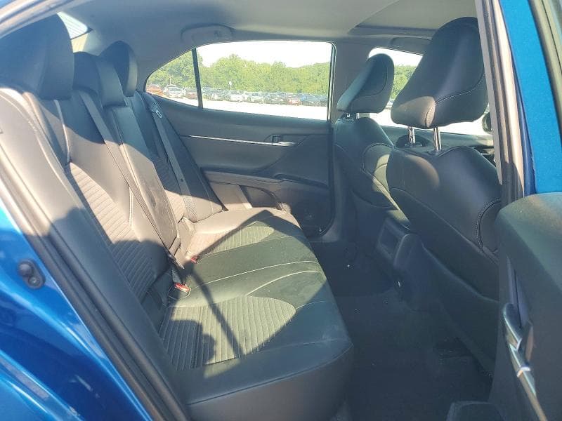 2020 TOYOTA CAMRY SE 10