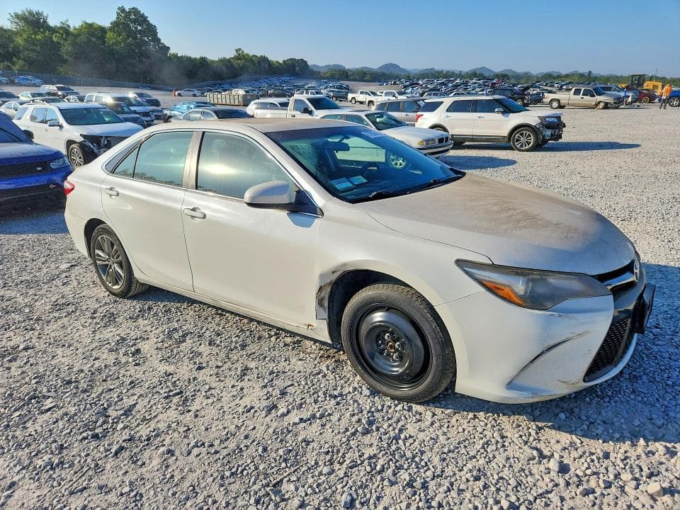 2017 TOYOTA CAMRY SE 4