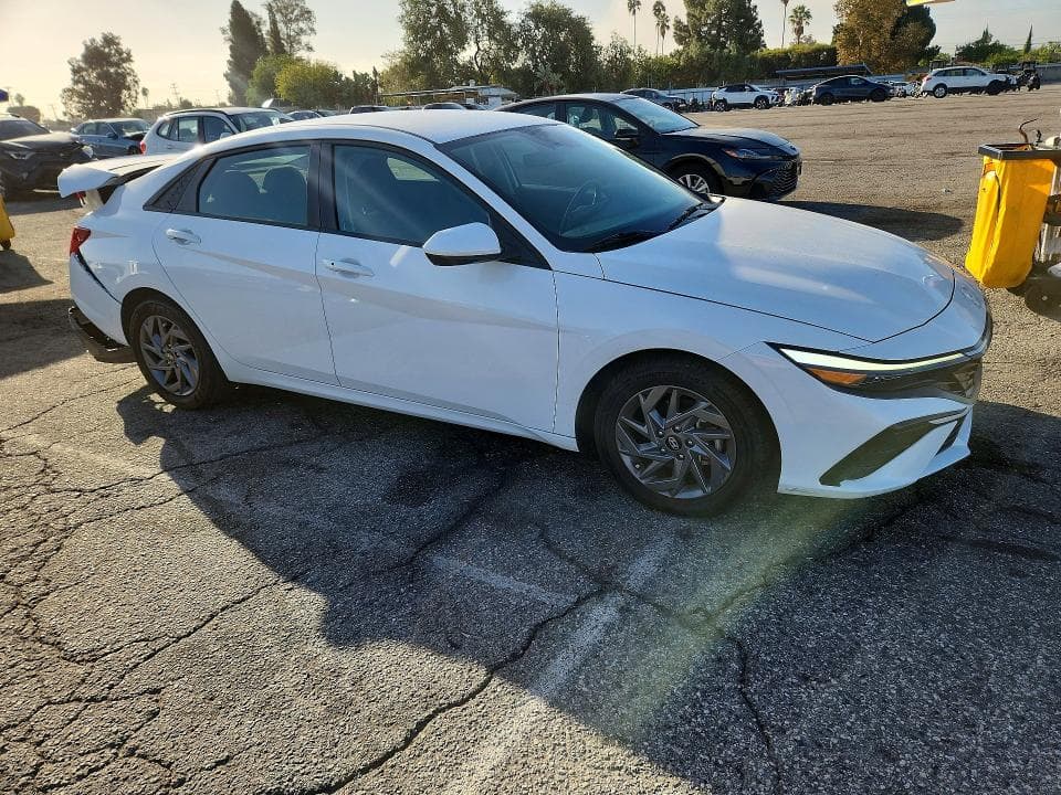 2024 HYUNDAI ELANTRA SEL 4