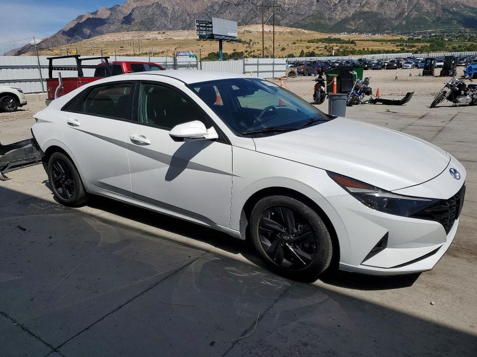 2022 HYUNDAI ELANTRA SEL 4