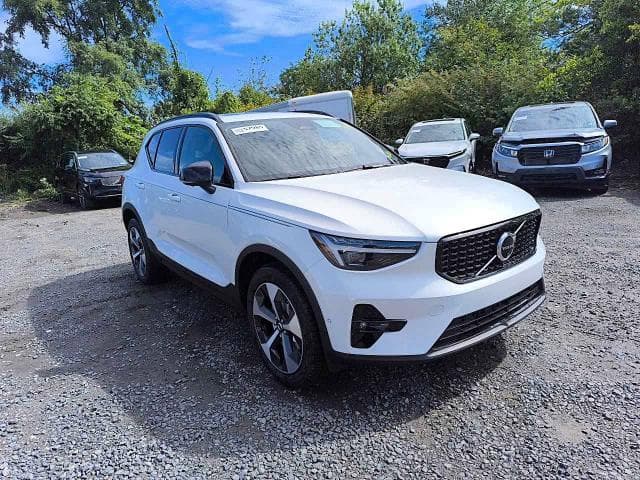 2026 VOLVO XC40 PLUS 3