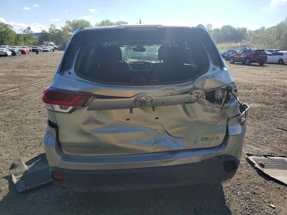 2019 TOYOTA HIGHLANDER SE 6
