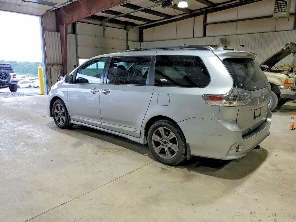 2020 TOYOTA SIENNA SE 7-PASSENGER 2