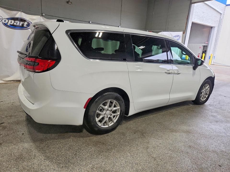 2027 CHRYSLER PACIFICA SELECT 3