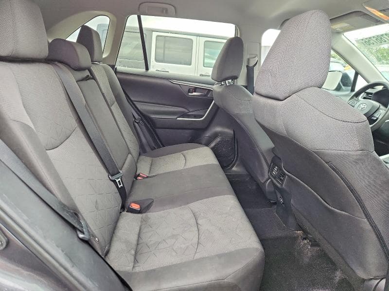 2020 TOYOTA RAV4 XLE 11