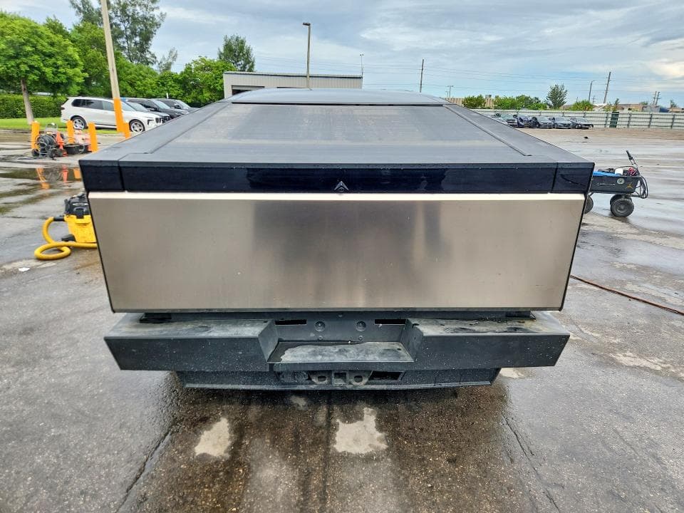 2024 TESLA CYBERTRUCK 6
