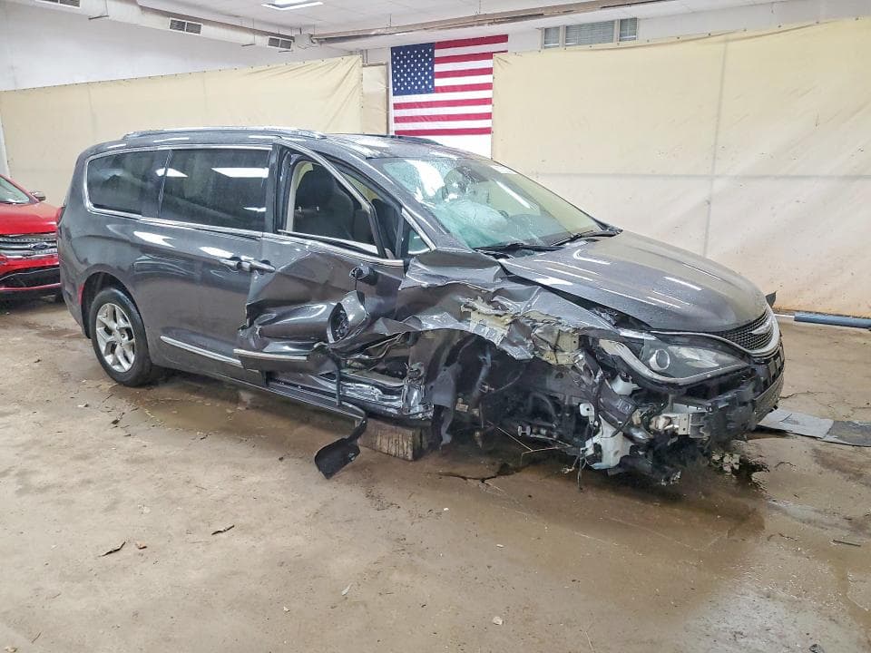 2020 CHRYSLER PACIFICA LIMITED 4