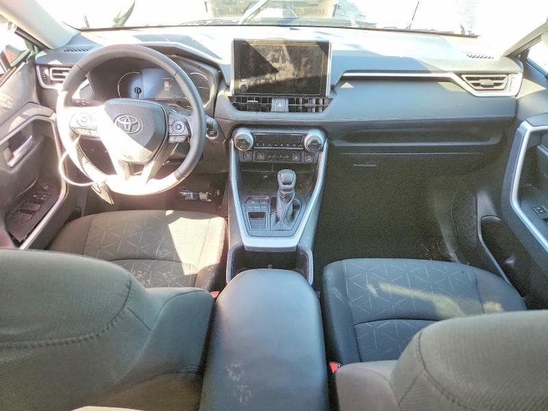 2024 TOYOTA RAV4 XLE 8
