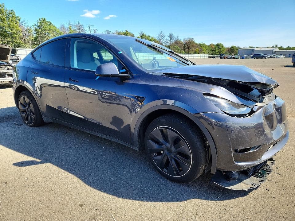 2024 TESLA MODEL Y 4