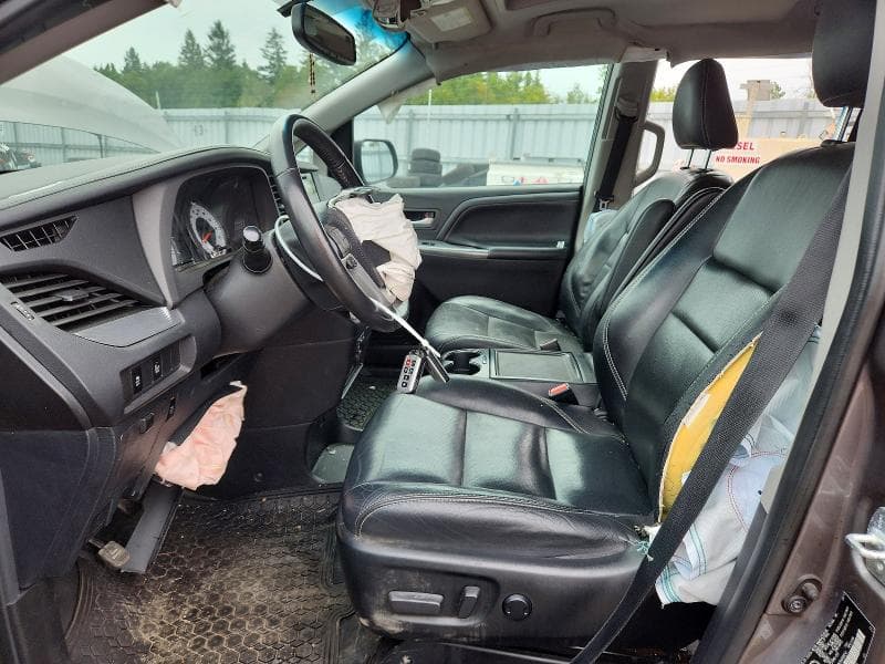 2017 TOYOTA SIENNA SE 7