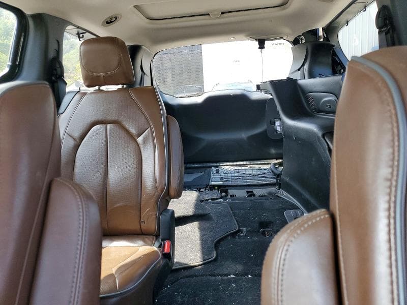 2018 CHRYSLER PACIFICA LIMITED 10