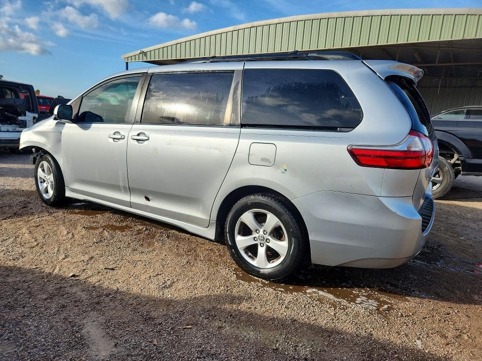 2020 TOYOTA SIENNA LE 2