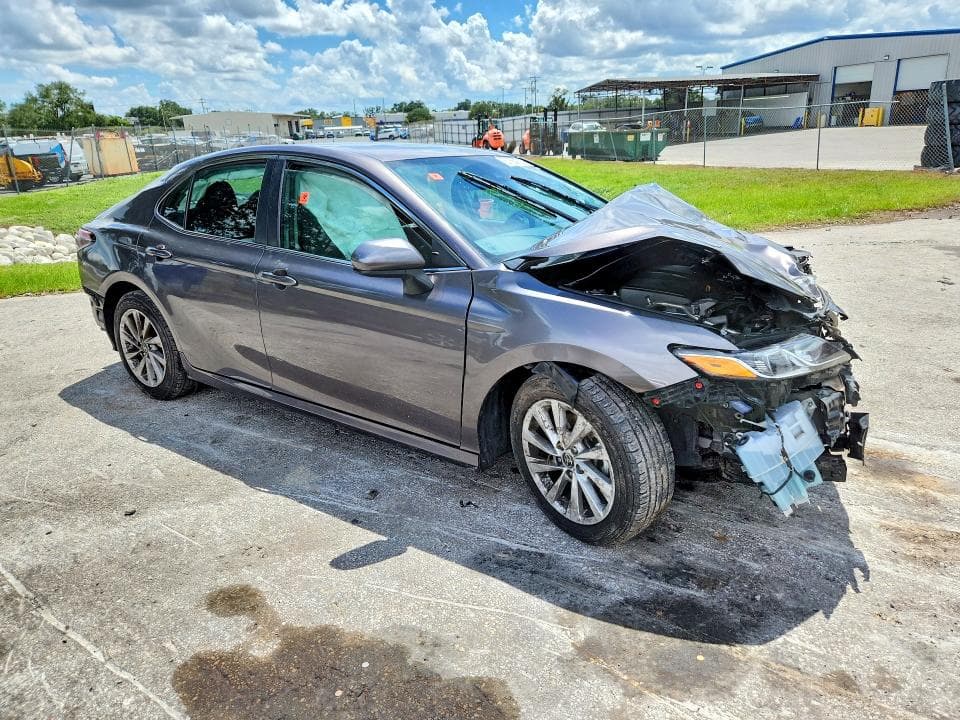 2022 TOYOTA CAMRY LE 4