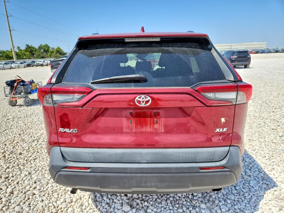 2019 TOYOTA RAV4 XLE 6