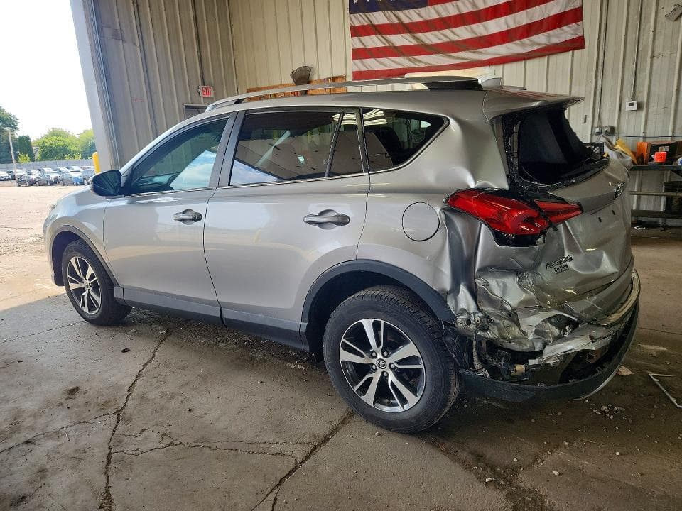 2018 TOYOTA RAV4 XLE 2
